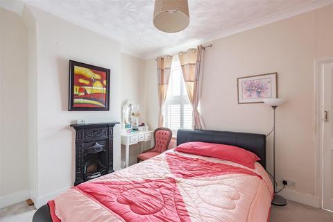33 Napier Road, Northfleet, Gravesend, DA11 7BZ