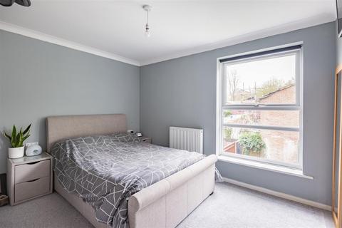 94 Knights Croft, New Ash Green, Longfield, DA3 8JS