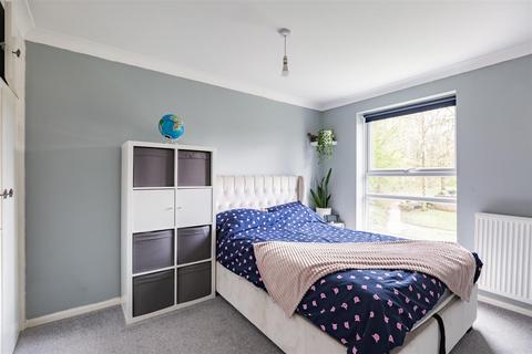 94 Knights Croft, New Ash Green, Longfield, DA3 8JS