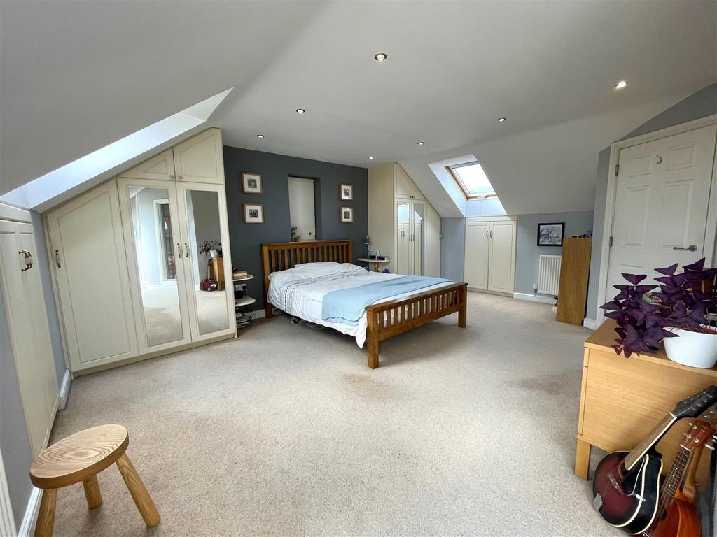 MASTER SUITE.jpg