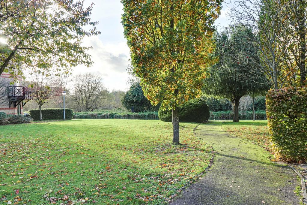 Lawrence Moorings, Sheering Mill Lane, Sawbridgeworth, CM21 2 bed