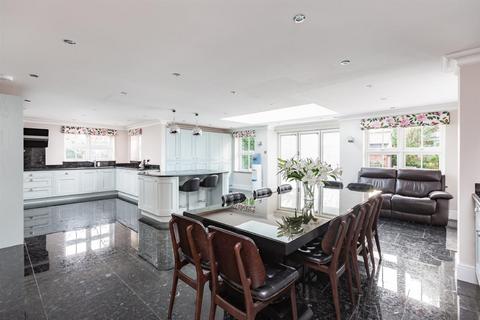 Bellevue Main Road, Longfield, DA3 7PW
