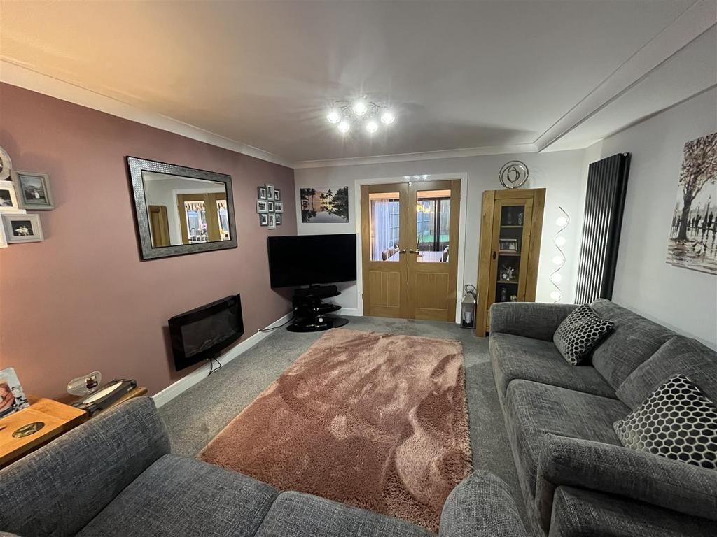 Sutherland Crescent, Blythe Bridge 4 bed detached house for sale £349,950