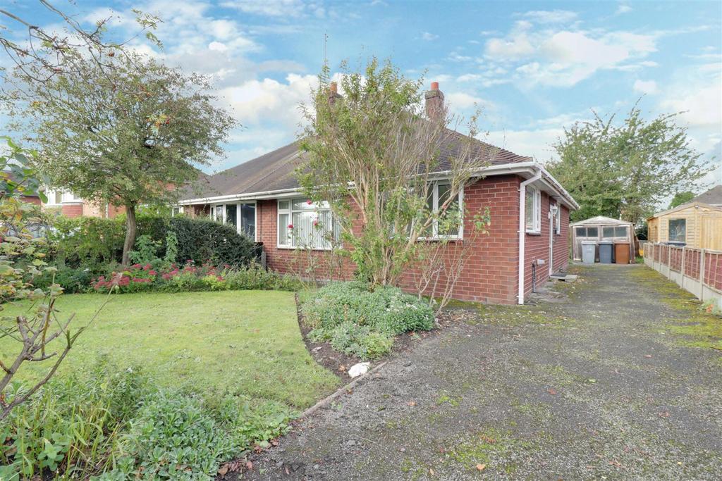 Poplar Drive, Alsager 2 bed semidetached bungalow for sale £189,950