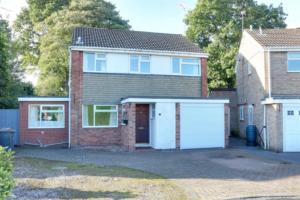 Bladon Crescent, Alsager 3 bed detached house for sale £310,000