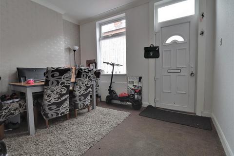 3 bedroom end of terrace house for sale - Market Close, Crewe