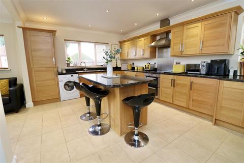 4 bedroom detached house for sale, Bielby, York