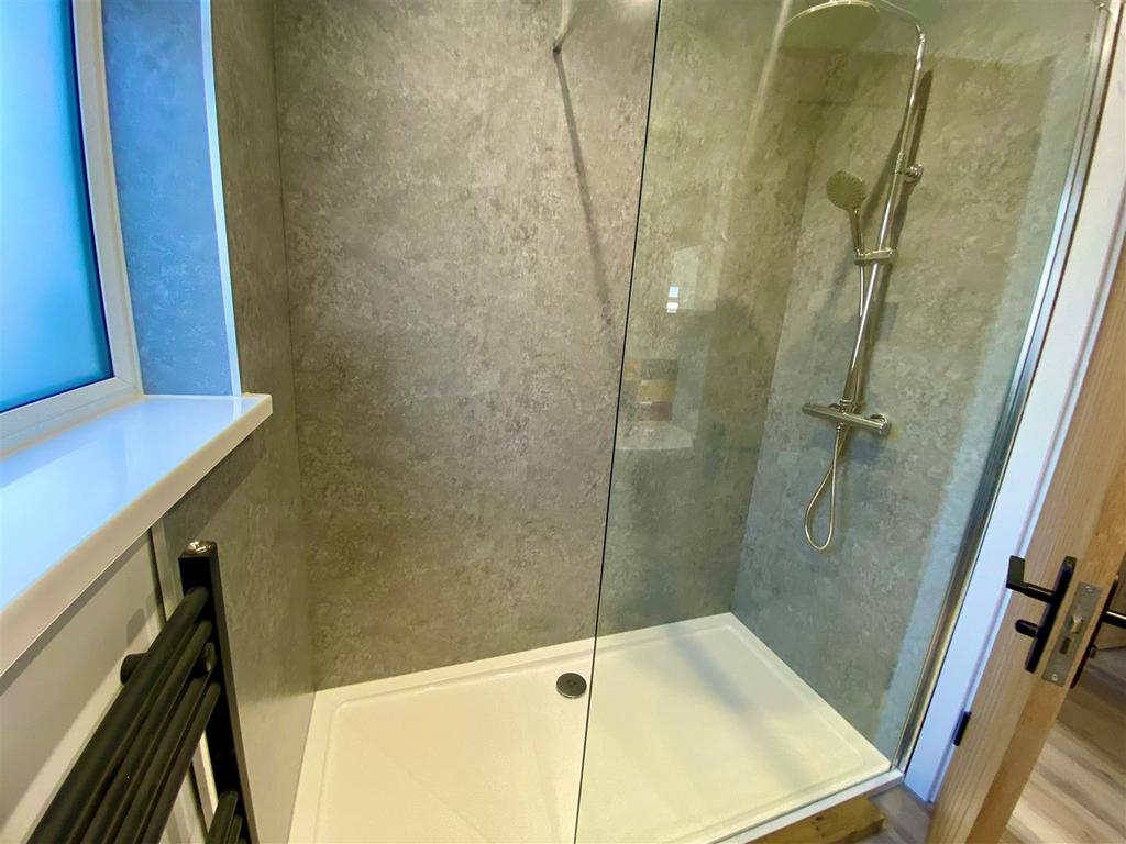 2 shower room new.jpg