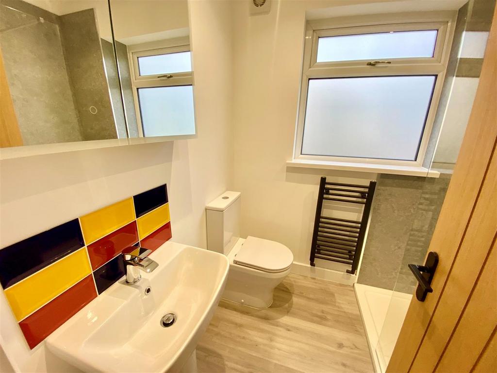 2 derwn bathroom.jpg