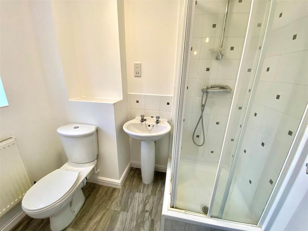 8 hill ensuite.jpg