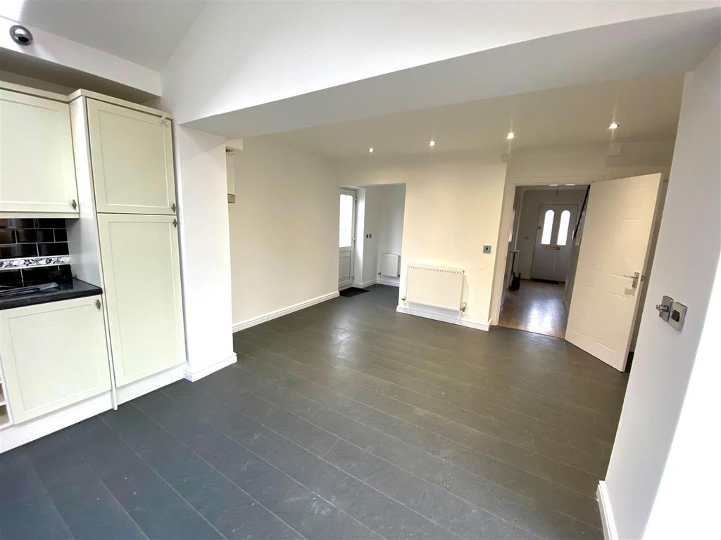 8 hill court uttitly.jpg
