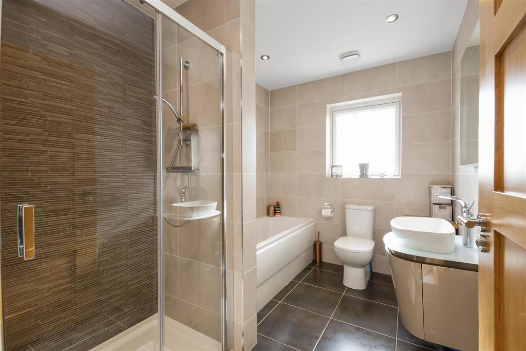 21 Hawthorn Park 1.jpg