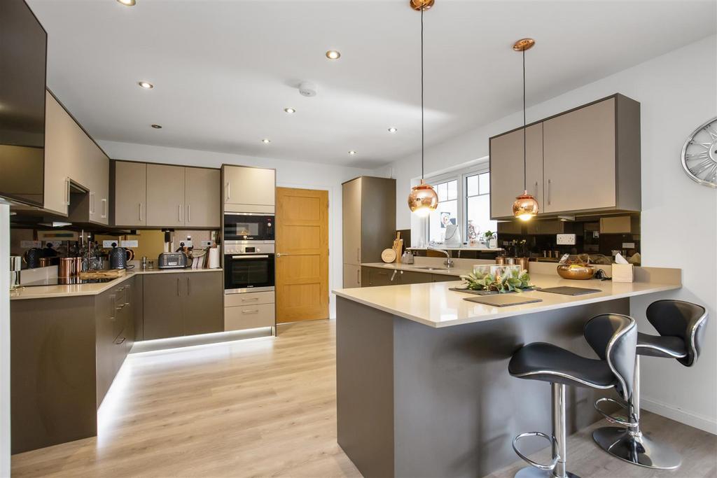 21 Hawthorn Park 8.jpg