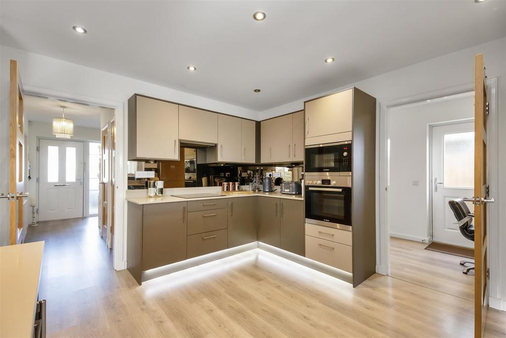 21 Hawthorn Park 11.jpg