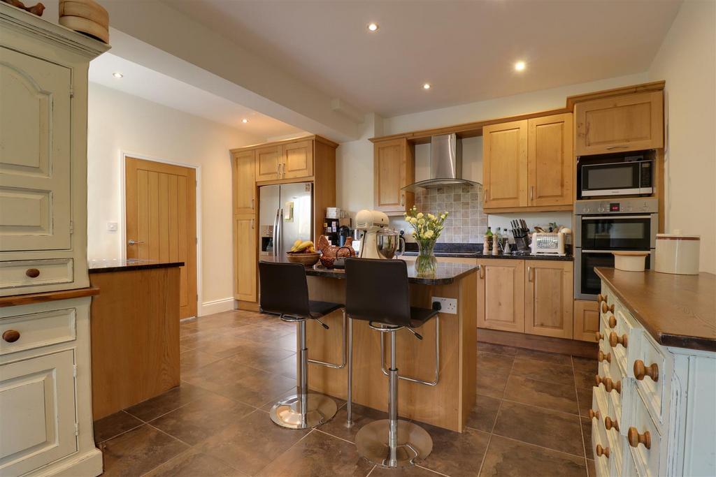 Fields Road, Alsager 4 bed cottage for sale £599,950