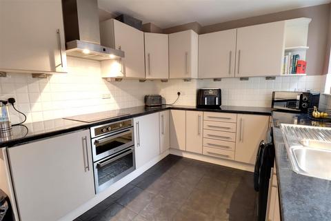 15 Brooklands Grove, Crewe, CW1 3JS