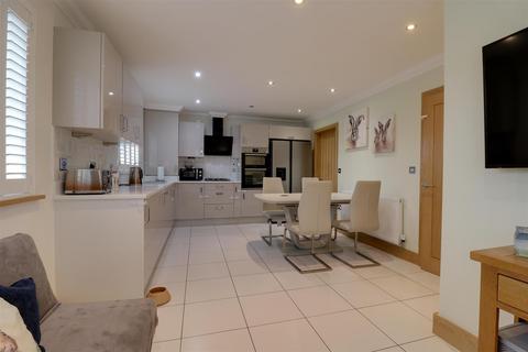 27 Christopher Mitford Road, Alsager, Stoke-on-trent, ST7 2WA