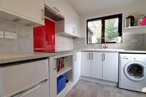 32a Barons Road, Shavington, Crewe, CW2 5EW