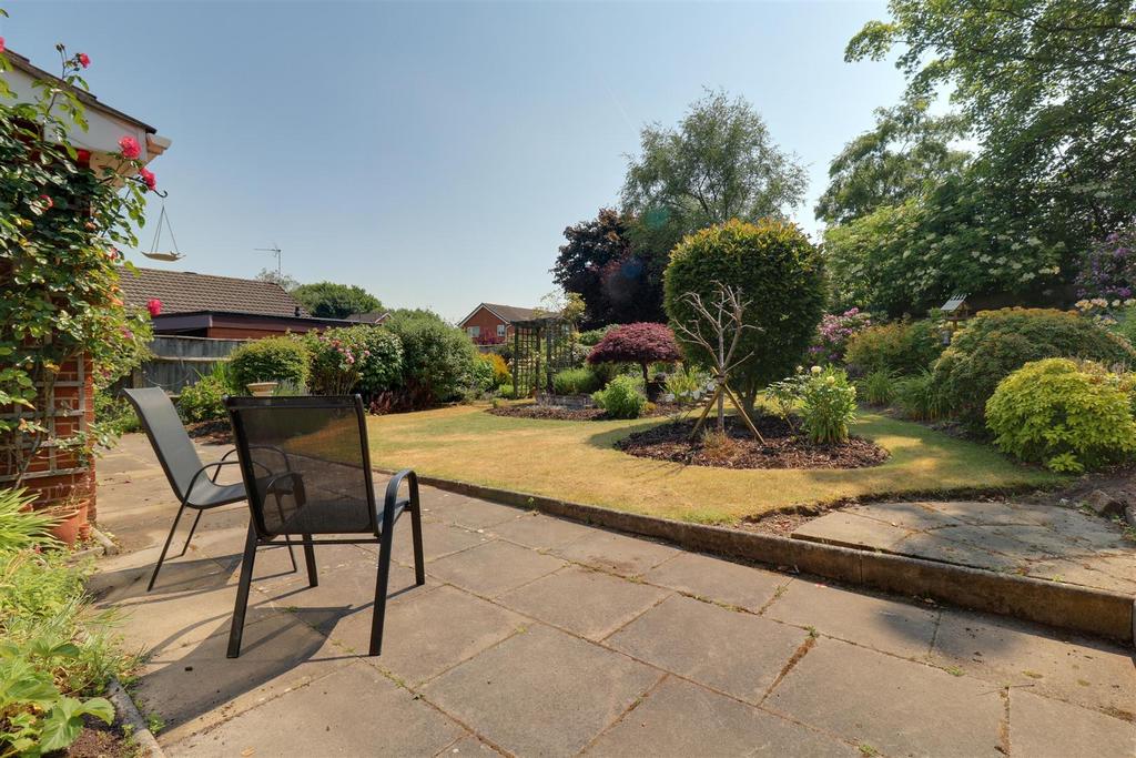 Cavendish Crescent, Alsager 3 bed detached house £335,000
