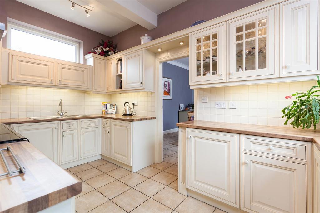 Kitchen1.jpg