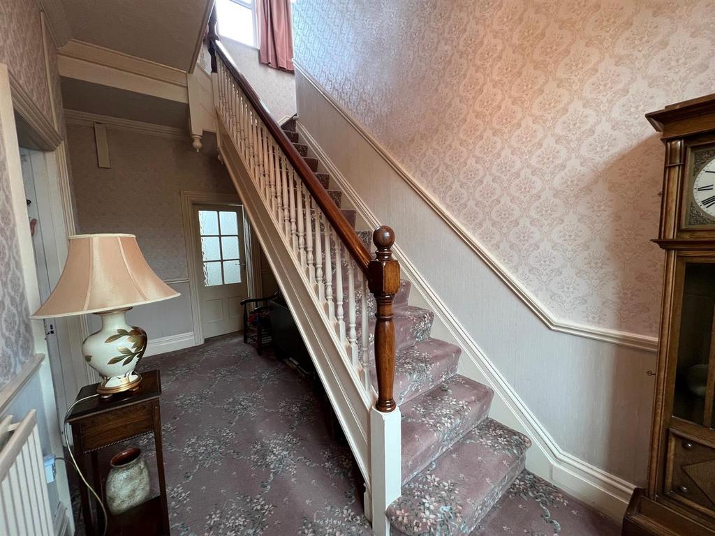 Hallway 1.jpg