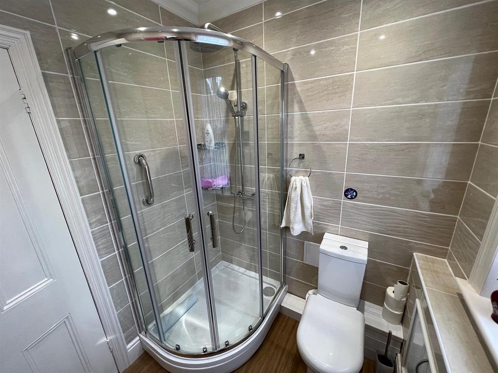 Bathroom 1.jpg