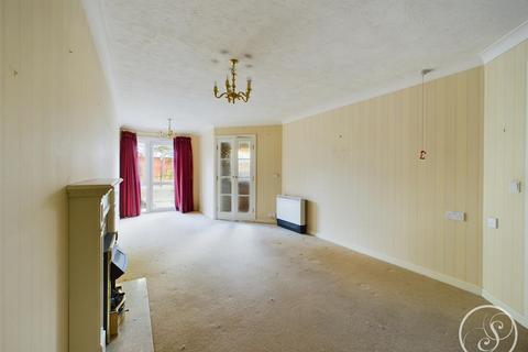 2 bedroom retirement property for sale - St. Edmunds Court, Leeds