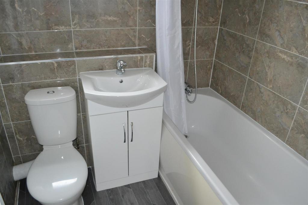 Prosser Street, Wolverhampton WV10 3 bed house £925 pcm (£213 pw)