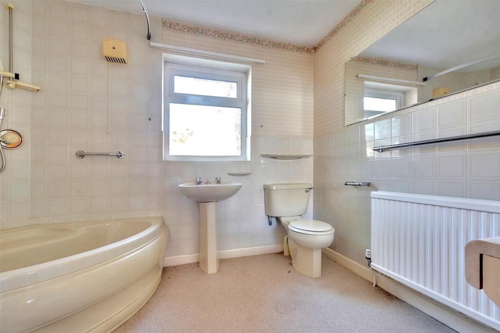 Bathroom 1.jpeg