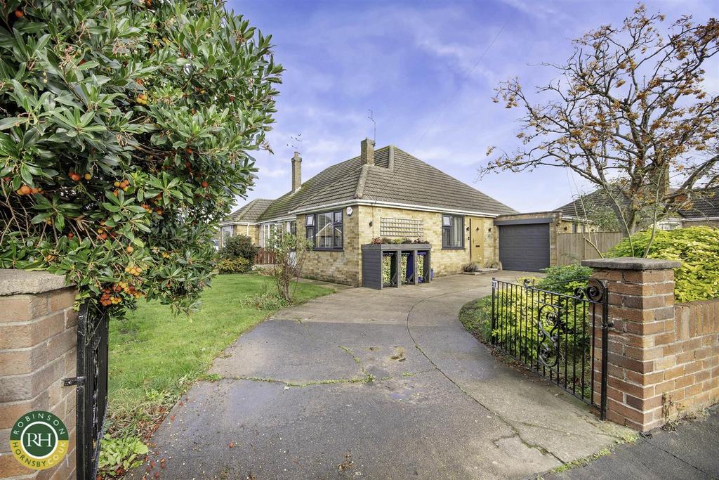 Hatfield Lane, Barnby Dun, Doncaster 3 bed semidetached bungalow for