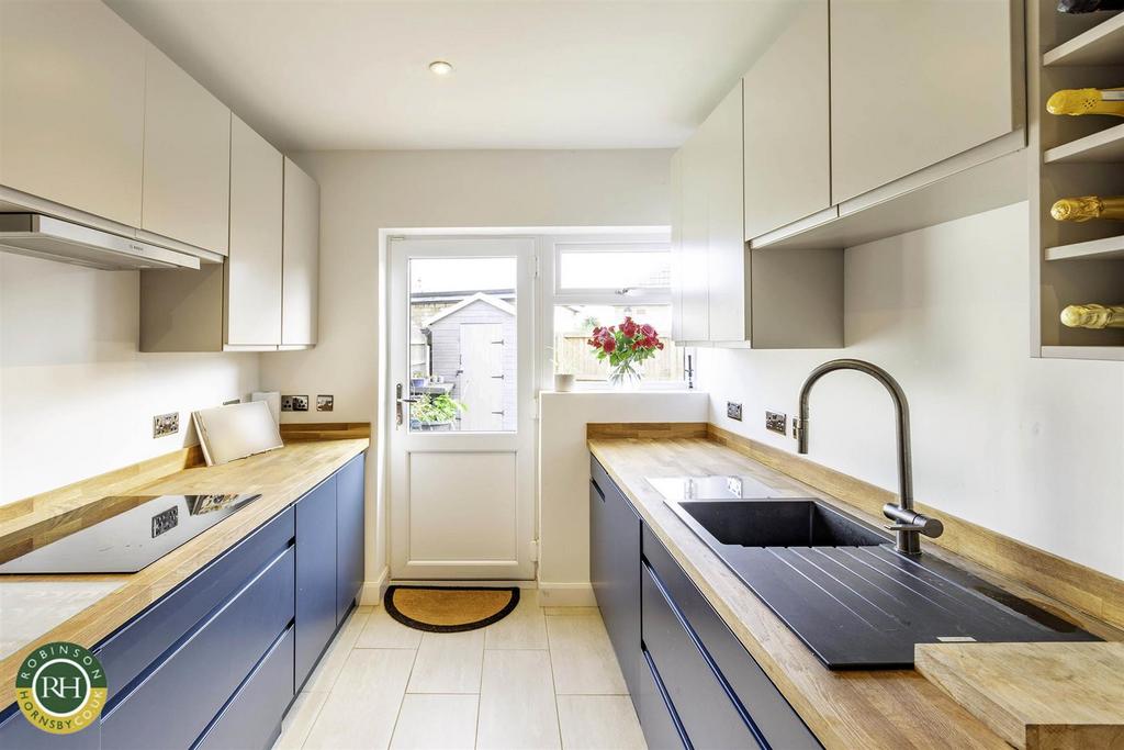 Hatfield Lane, Barnby Dun, Doncaster 3 bed semidetached bungalow for