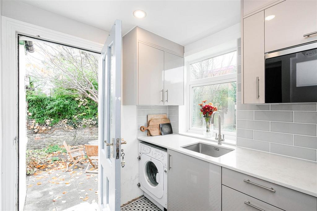 24a Tavistock Road-16.jpg
