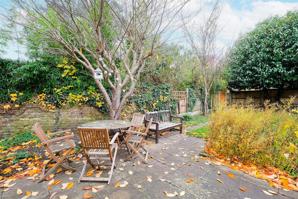 24a Tavistock Road-20.jpg