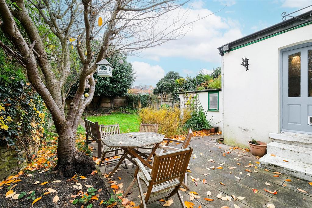 24a Tavistock Road-22.jpg