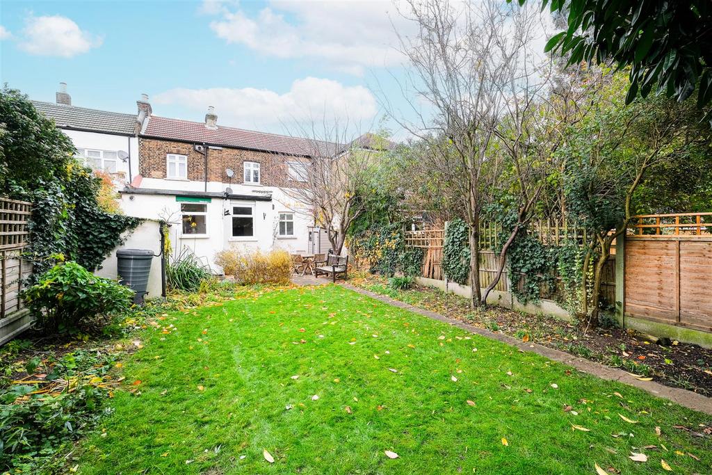 24a Tavistock Road-25.jpg