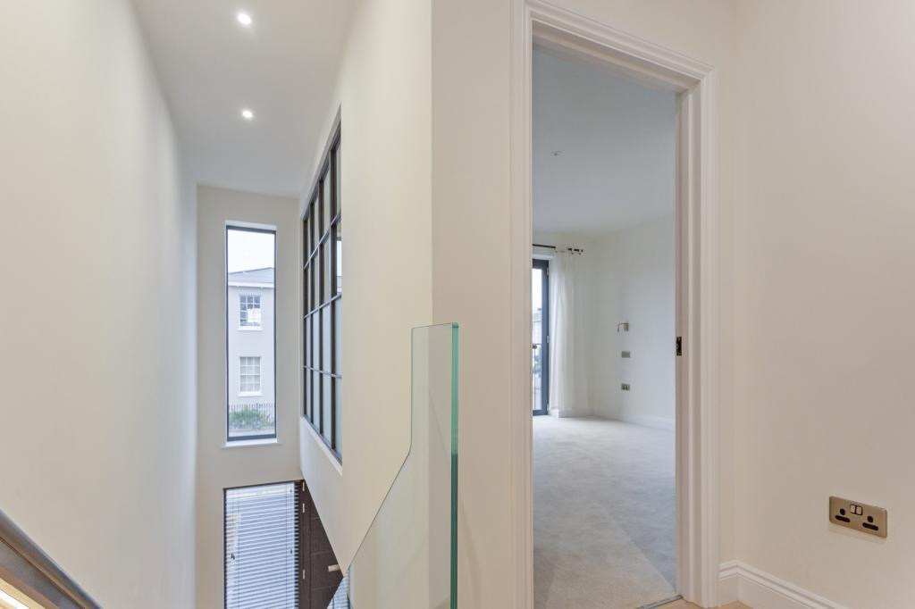30 Carlton Street 327588 - (17).jpg