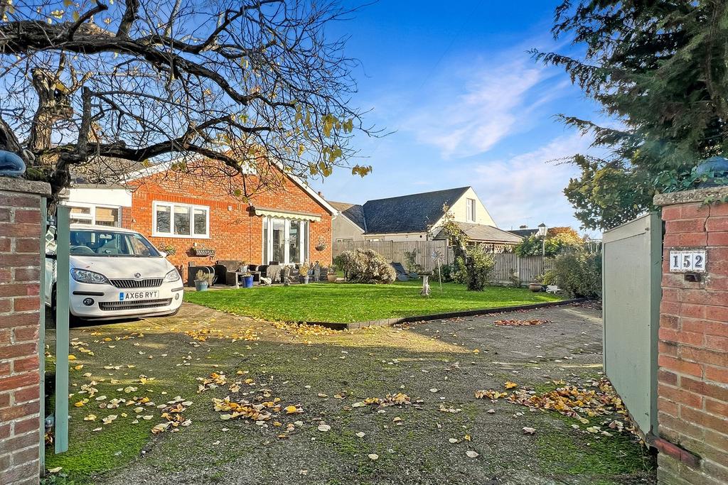 Colchester Road, Halstead, CO9 3 bed bungalow for sale £485,000