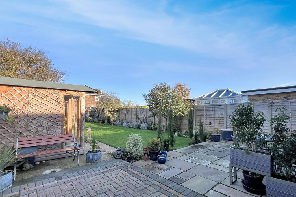 Lowefields, Earls Colne, Colchester, CO6 2 bed bungalow for sale £350,000