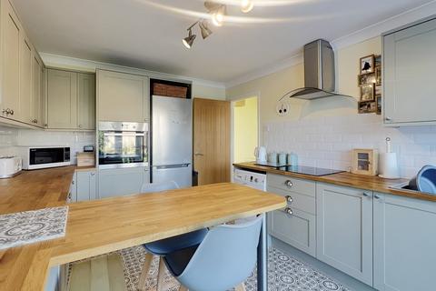 24 Lowefields, Earls Colne, Colchester, CO6 2LH