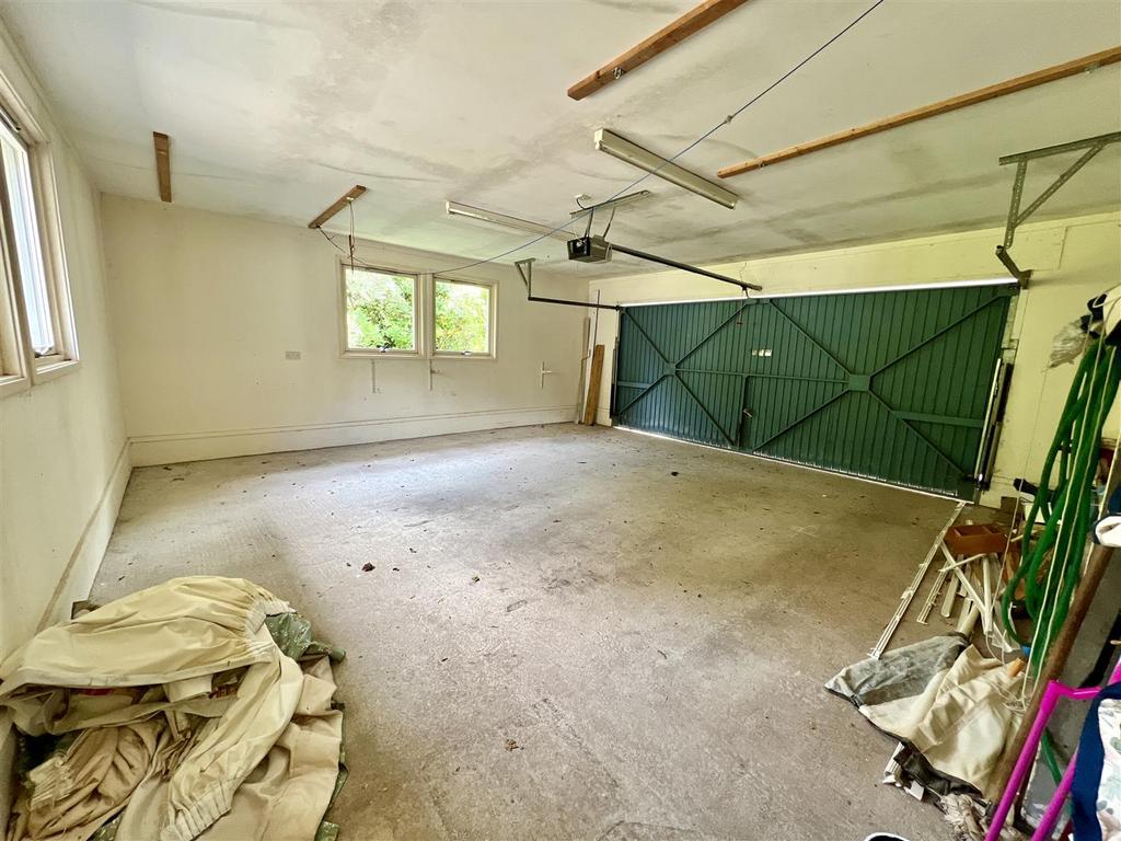 Double garage.jpeg