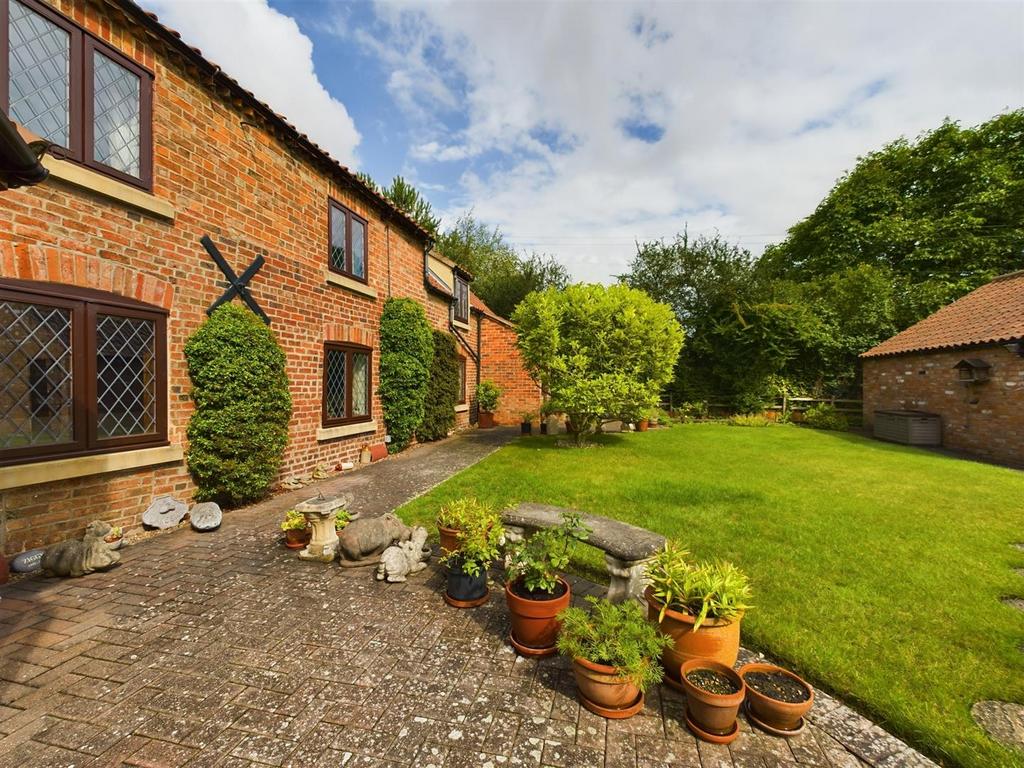 Main Street, Thorpeonthehill, Lincoln 4 bed cottage for sale £450,000