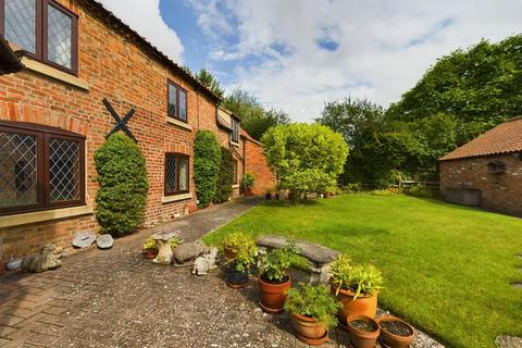 4 bedroom cottage for sale, Main Street, Thorpe-on-the-hill, Lincoln