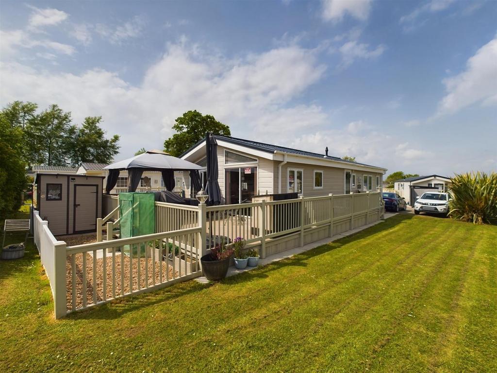 Cathedral View, Newark Road 2 bed park home for sale £115,000