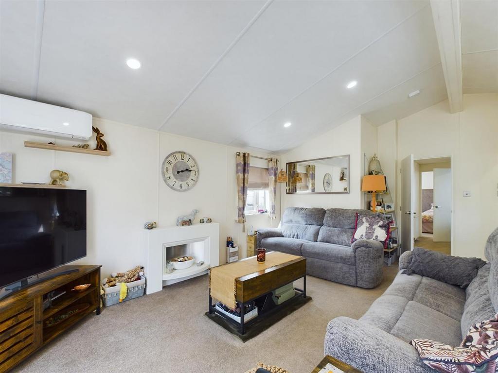 Cathedral View, Newark Road 2 bed park home for sale £115,000