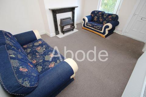 3 bedroom house to rent - Hall Grove, Hyde Park, Leeds