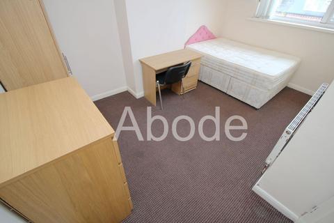 3 bedroom house to rent, Hall Grove, Hyde Park, Leeds