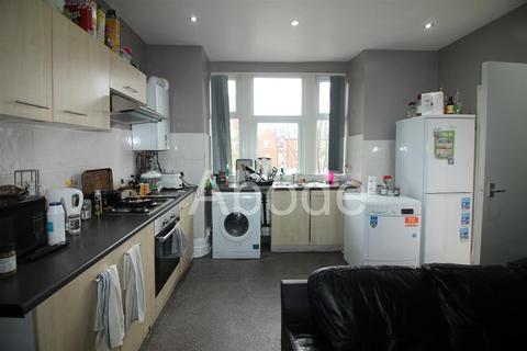 3 bedroom flat to rent - Flat 2 - 3a Victoria Terrace, Hyde Park, Leeds