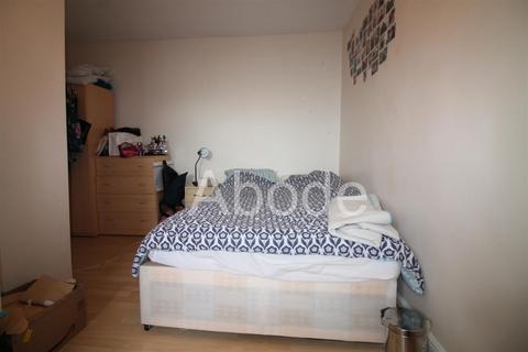 3 bedroom flat to rent - Flat 2 - 3a Victoria Terrace, Hyde Park, Leeds