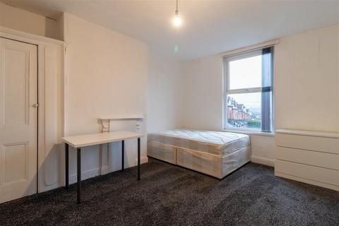 3 bedroom house to rent - Royal Park Grove, Hyde Park, Leeds