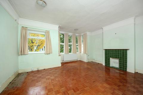 28 Windermere Road, London, W5 4TD